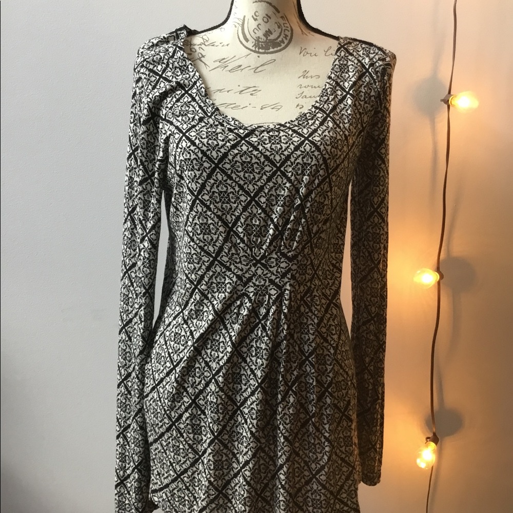 Mossimo black and white tunic top